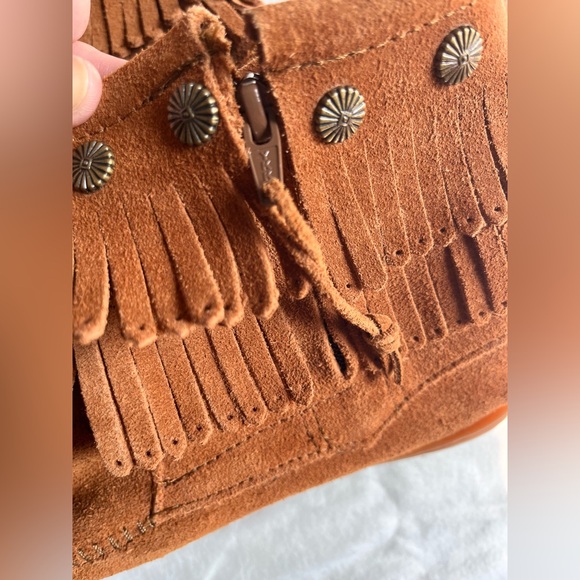Minnetonka Double Fringe Suede Boots Booties size 7 Zip-Up Studded - Picture 2 of 7
